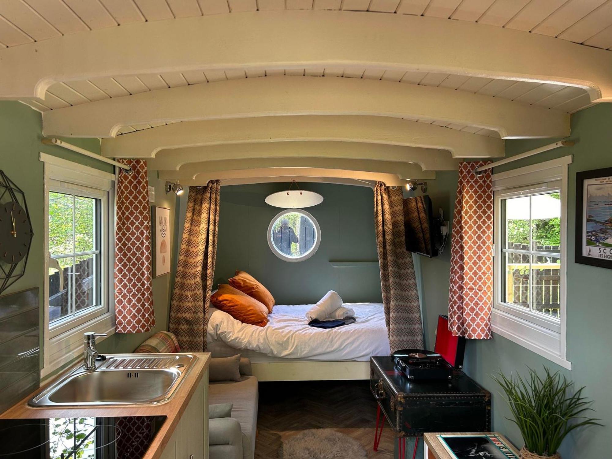 Appin Holiday Homes -Caravans, Lodges, Shepherds Hut And Train Carriage Stays Exteriör bild